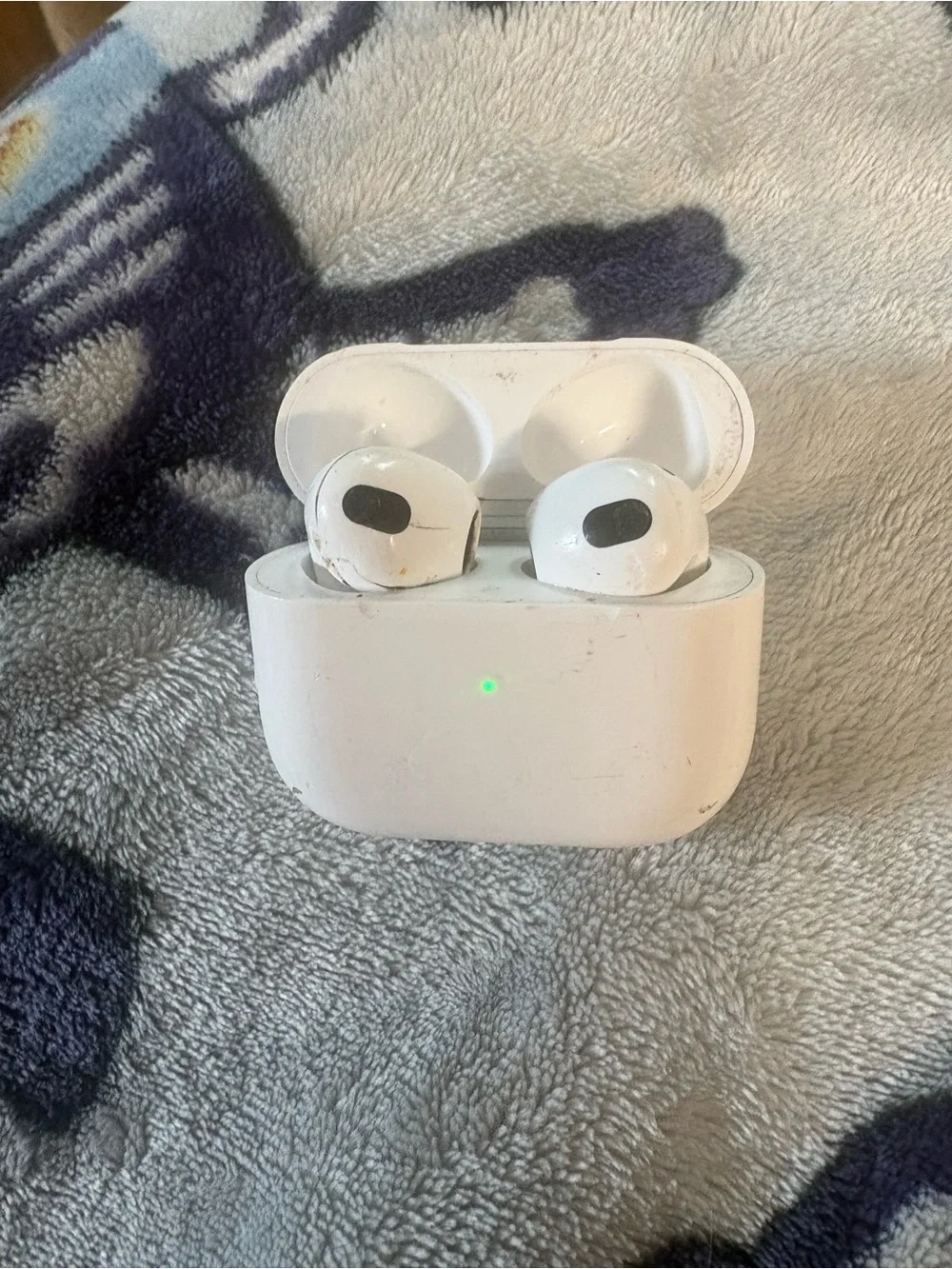 Apple White Wireless Earbuds with Charging Case